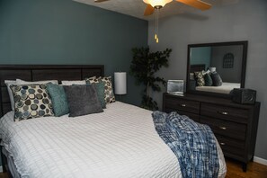 4 bedrooms, iron/ironing board, WiFi, bed sheets