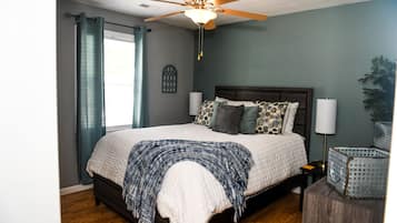 4 bedrooms, iron/ironing board, WiFi, bed sheets