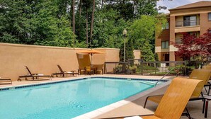 Pool - A Place You'll Surely Enjoy! 4 Pleasant Units, Free Parking, Onsite Pool (Durham)