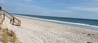 Beautiful 4 bed 3 bath beach cottage with wonderful ocean views