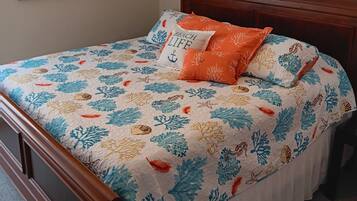 4 bedrooms, desk, iron/ironing board, free WiFi