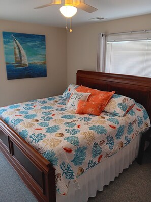 4 bedrooms, desk, iron/ironing board, free WiFi - Beautiful 4 bed 3 bath beach cottage with wonderful ocean views (Surf City)