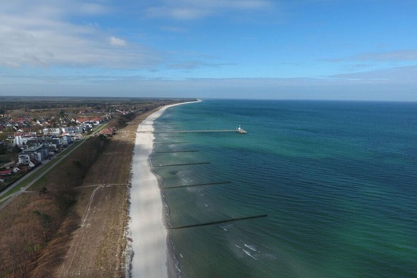 Playa en los alrededores y camastros