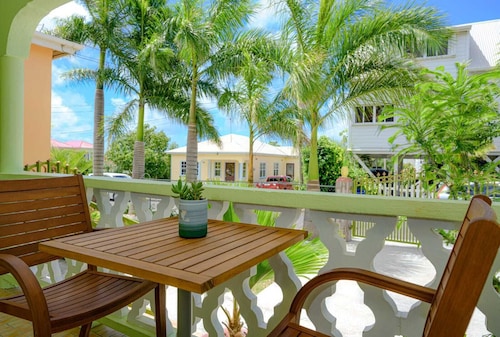 Two bedroom, 2 bathroom house in a tropical palm and garden setting.