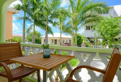 Modern two bedroom, 2 bathroom near Jolly beach for a peaceful stay.