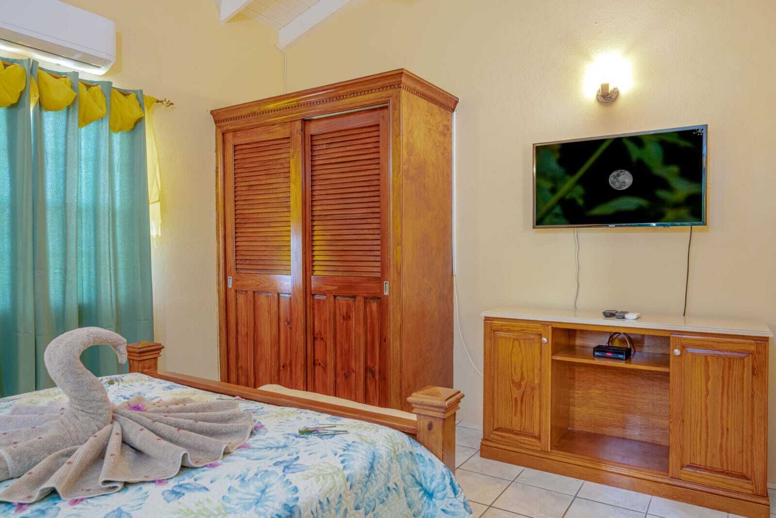 2 bedrooms, iron/ironing board, WiFi (free), bed sheets