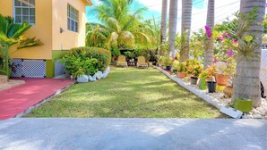 Property grounds - Modern two bedroom, 2 bathroom near Jolly beach for a peaceful stay. (St Mary's Parish)