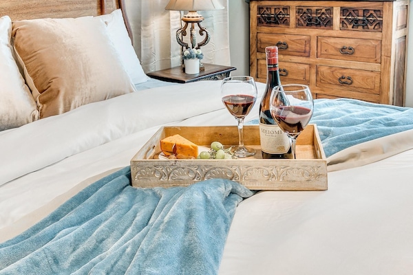 4 bedrooms, free WiFi, bed sheets, wheelchair access