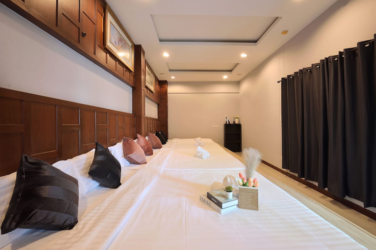 Family Studio (Outside Private Bathroom)