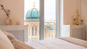 3 Schlafzimmer, Schreibtisch, Bügeleisen/Bügelbrett, Reisekinderbett