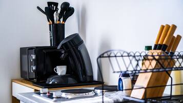 1 bedroom, desk, WiFi, bed sheets