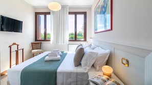 2 chambres, coffre-fort, fer et planche à repasser, lit de bébé portatif