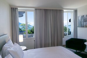 Superior Double Room, Lake View | Iron/ironing board, free WiFi, bed sheets - Hôtel de la Rouvenaz (Montreux)