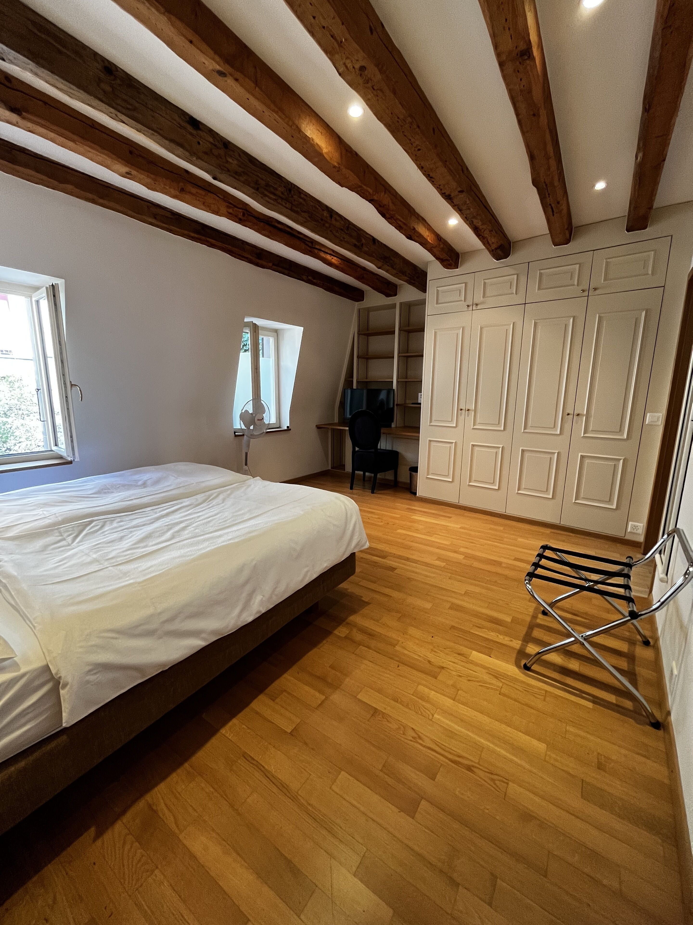 Iron/ironing board, free WiFi, bed sheets