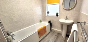 Soap, shampoo - 2 Bed Holiday Home with on-street parking and river walks (York)