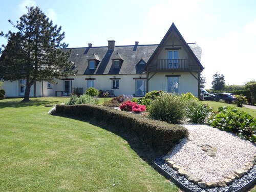 House facing the sea, with swimming pool and SPA
OMAHA GITES