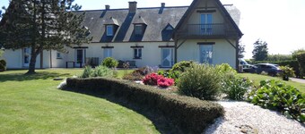 House facing the sea, with swimming pool and SPA
OMAHA GITES