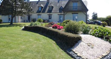 House facing the sea, with swimming pool and SPA
OMAHA GITES