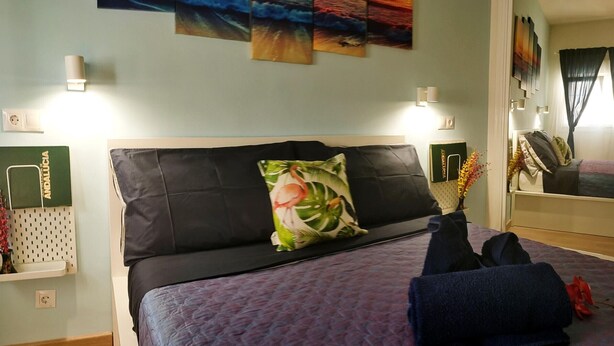 1 bedroom, free WiFi, bed sheets - Modern Apartment Near La Malagueta Beach with Wi-Fi, AC, and Full Amenities (Málaga)