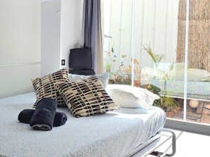 1 bedroom, WiFi (free), bed sheets