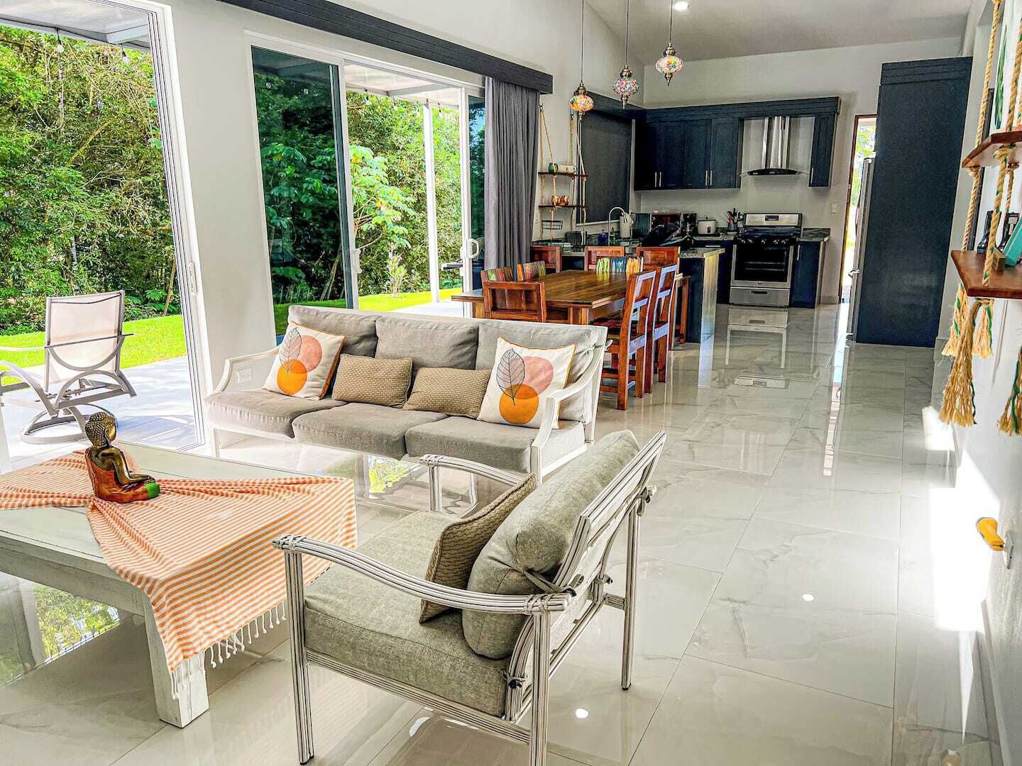 المنشأة من الداخل