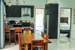 4 bedrooms, desk, iron/ironing board, free WiFi