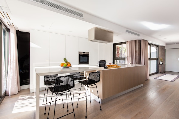 Design Apart Daire | Özel mutfak | Tam boy buzdolabı, mikrodalga fırın, fırın, set üstü ocak