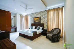 Deluxe Double Room | Premium bedding, free WiFi, bed sheets - Lime Tree Hotel Sushant Lok Gurgaon  (Gurugram)