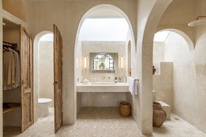 Bathroom - Luxe & Unique honeymoon Bocami Suites- 2 by OriVista (Kerobokan)