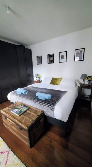 2 chambres, bureau, fer et planche à repasser, Wi-Fi gratuit