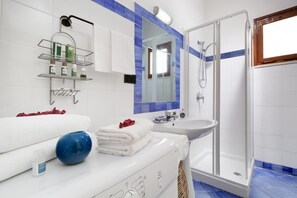 Shower, hair dryer, bidet, towels - Style, comfort and breathtaking views (sorrento)
