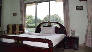 Deluxe Single Room | Iron/ironing board, free WiFi, bed sheets