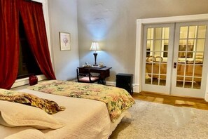 2 bedrooms, desk, iron/ironing board, WiFi