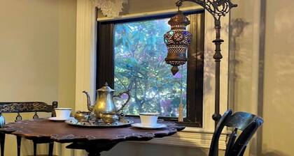 Historic 1884 Victorian Downstairs Unit. Walk to everything! Close to elk!