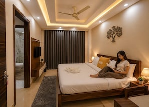 Comfort Apartment | 2 bedrooms, hypo-allergenic bedding, desk, laptop workspace - Lime Tree 2 Bhk Apartment Golf Course  (Gurugram)