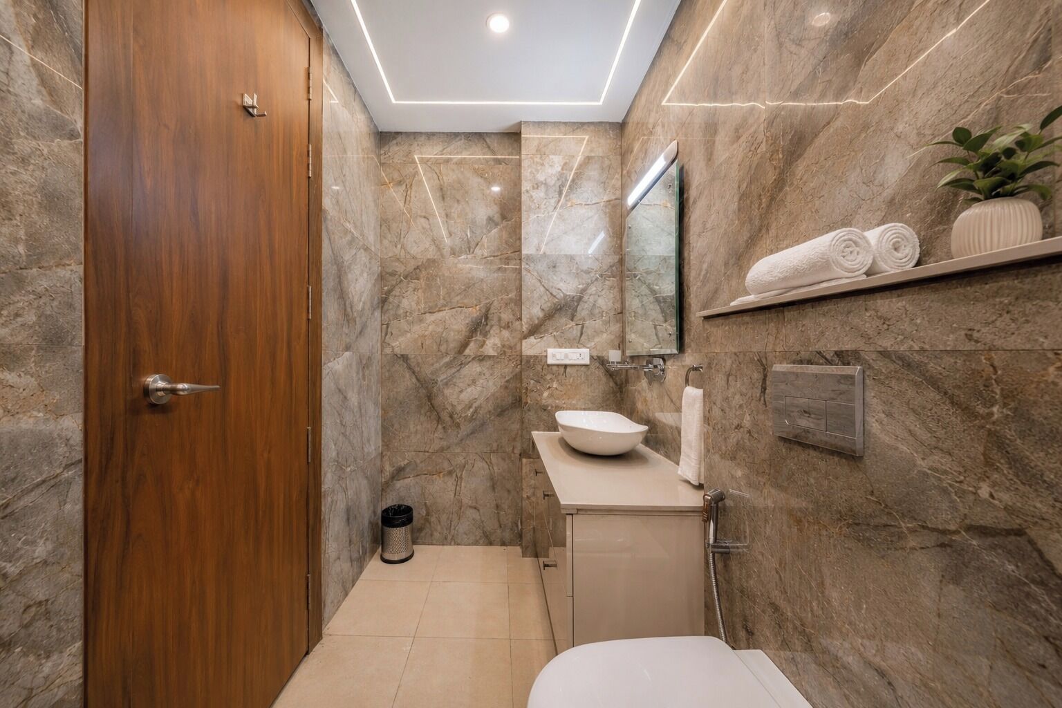 Comfort Apartment | Bathroom | Shower, rainfall showerhead, free toiletries, slippers