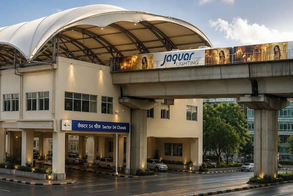 Train station shuttle - Lime Tree 2 Bhk Apartment Golf Course (Gurugram)