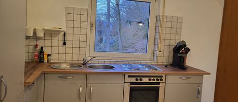 Coffee/tea maker, electric kettle, toaster, coffee grinder