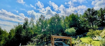 Contemporary luxury villa.12x6infinity pool. Salt treatment. Pine forest view.