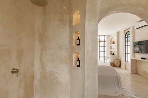 Dusche, Regendusche, kostenlose Toilettenartikel, Haartrockner