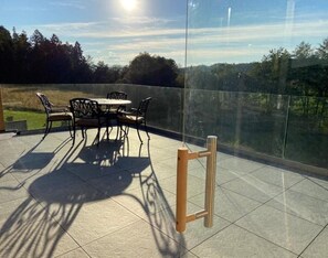 Outdoor dining - Luxurious & roomy vaction home (Vasoldsberg)