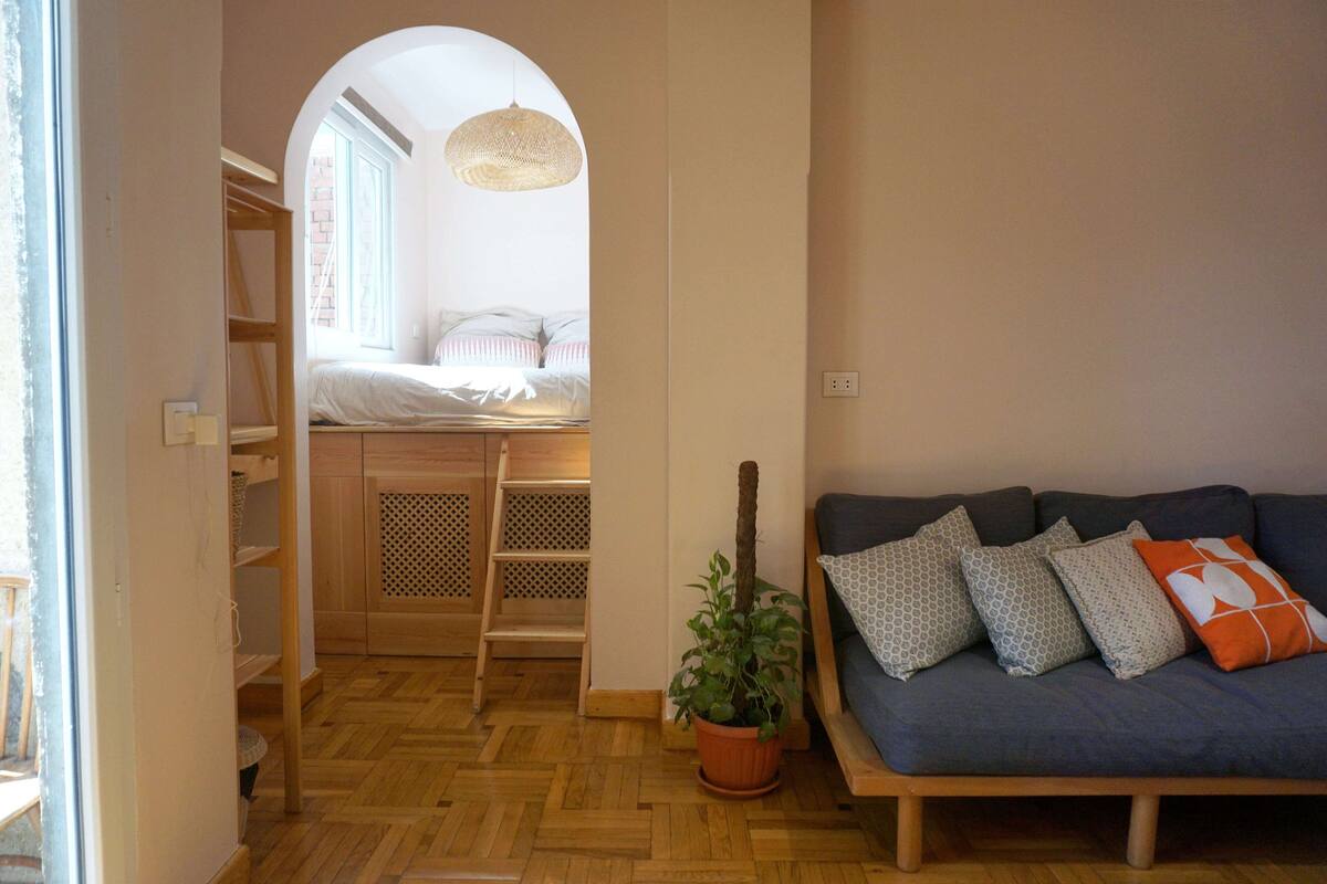 Blackout curtains, soundproofing, free WiFi, bed sheets
