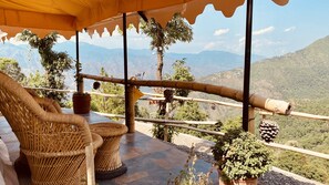 Premium bedding, down duvets, memory-foam beds, individually decorated - Ananta Prana Glamping Resort Hotel Mussoorie (Dehradun)