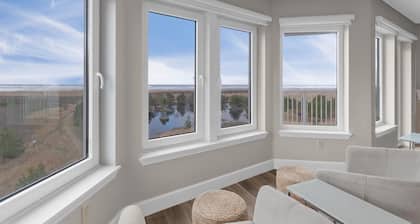 AMAZING VIEWS, Beachfront, Pets OK, In Town, Elevator, Walk to Beach (Azure)
