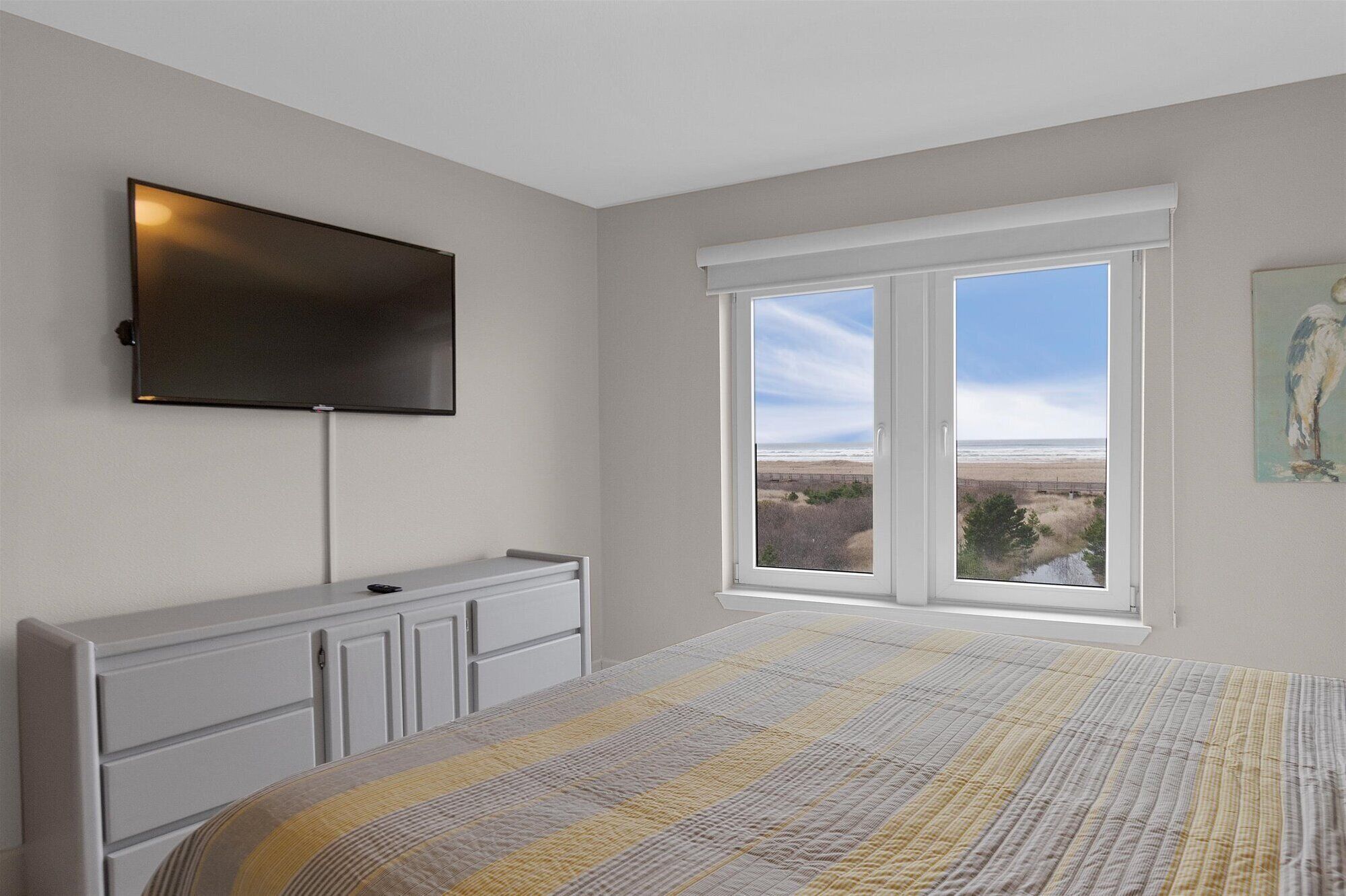 2 bedrooms, travel crib, free WiFi, bed sheets
