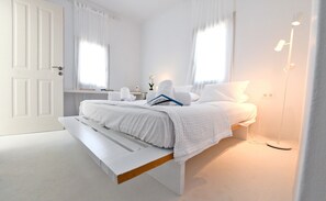 4 camere, una scrivania, ferro/asse da stiro, culla da viaggio