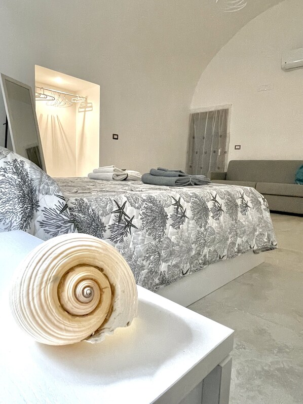 1 bedroom, iron/ironing board, travel crib, free WiFi - Maison de Marie is a small apartment recently renovated. (Trani)