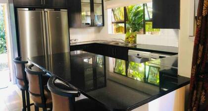 Stunning Private Apartment with a Beautiful Garden Oasis!