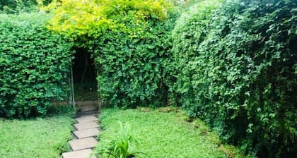 Stunning Private Apartment with a Beautiful Garden Oasis!