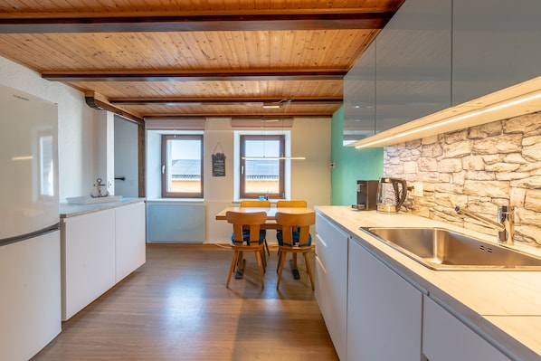 Réfrigérateur, four, plaque de cuisson, lave-vaisselle